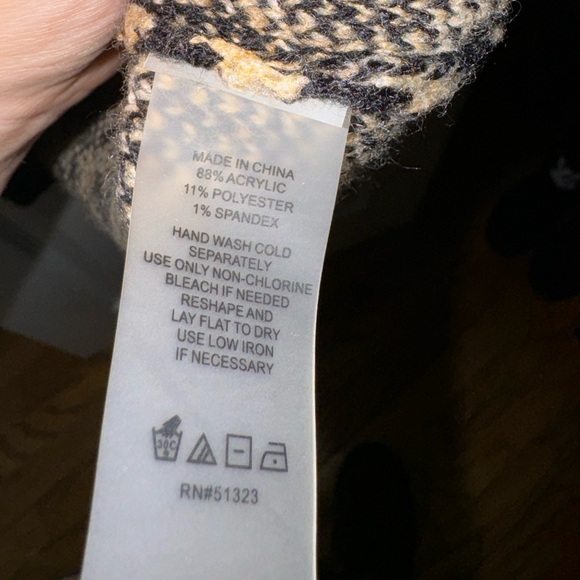 Vince Camuto oversized medium cheetah print sweater - Picture 4 of 5